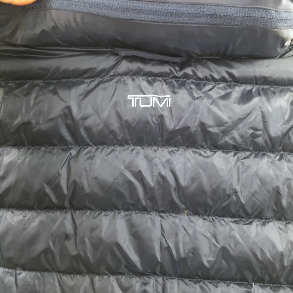 TUMI pax packable Navy Encore Boston Harbor Puffer jacket Sleep pillow Hood S - Picture 14 of 14